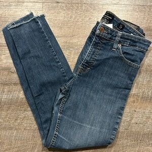 Lucky Brand jeans, Bridget skinny blue jeans with raw edge size 8/29 ankle